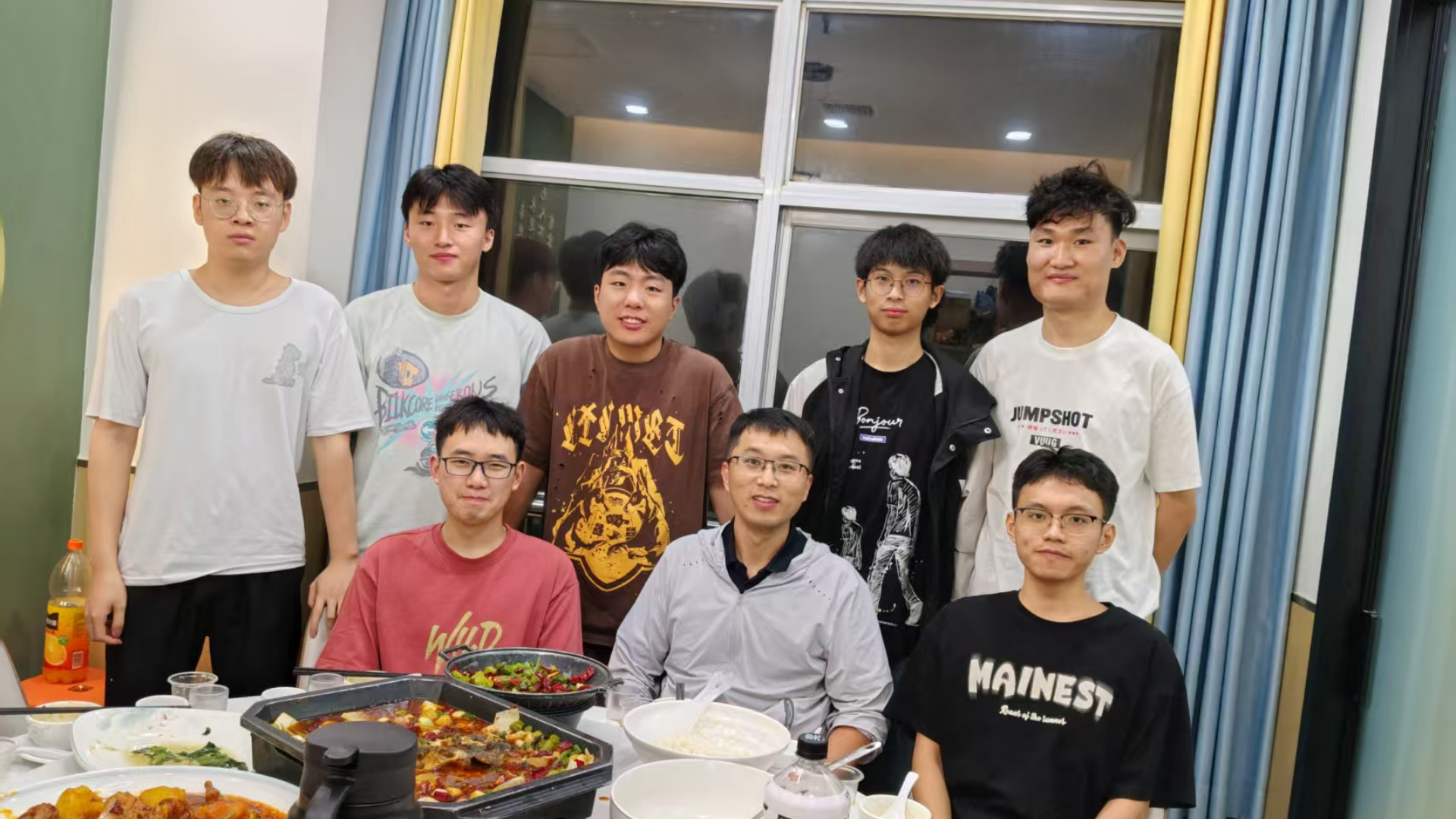 课题组成员聚餐和团队建设